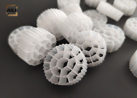 Material branco 25x10mm do Hdpe dos meios de filtro do plástico MBBR da tecnologia de FDA Safty A/O