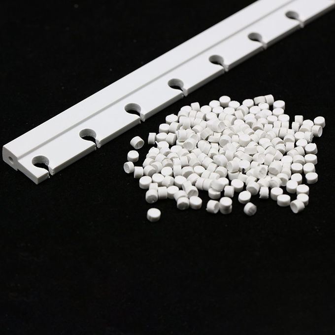 Perfil plástico duro da extrusão das pelotas do PVC 1.6g/Cm3 1
