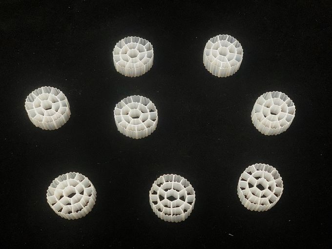 Meios de filtro brancos 11X7mm do HDPE Y2 K3 Aquaponics MBBR do Virgin 1