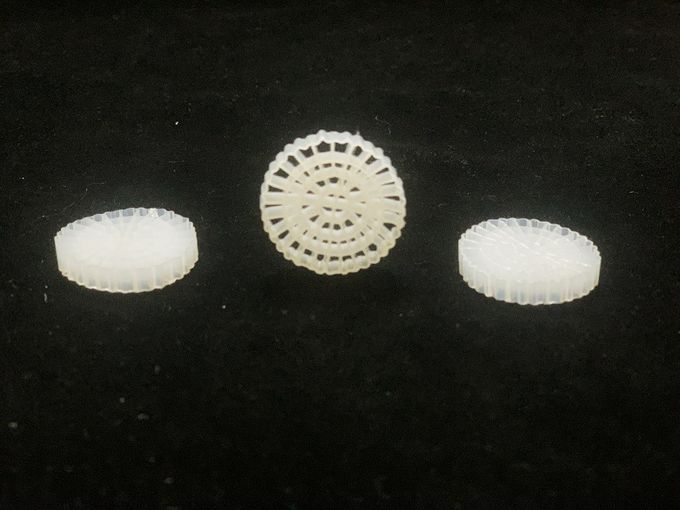 Meios de filtro brancos 11X7mm do HDPE Y2 K3 Aquaponics MBBR do Virgin 0