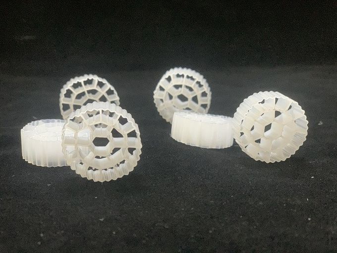 Os meios brancos de 0.98g/cm3 25X12mm K1 MBBR a piscicultura 0