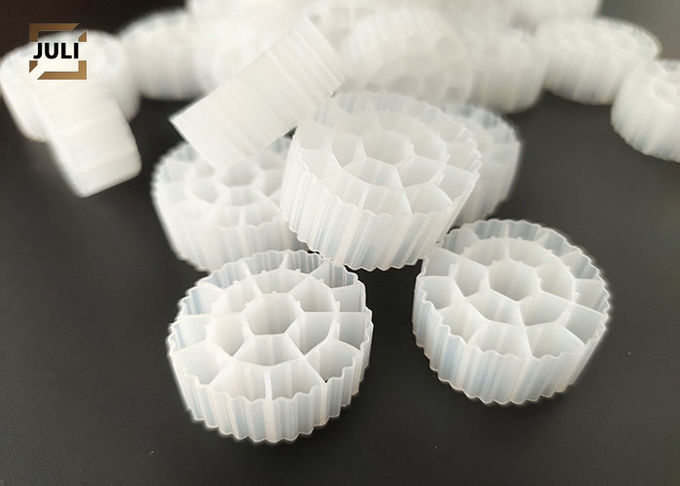 Certificado de superfície plástico dos meios de filtro ROHS do HDPE 800m2/M3 de MBBR grande FDA 1
